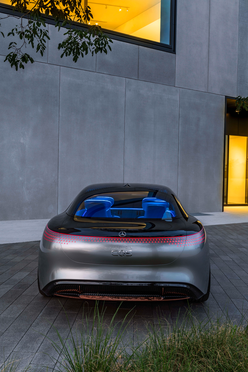 Illustration for article titled The Mercedes-Benz Vision EQS Sets Up An All-Electric S-Class And The Lighting Is Wild